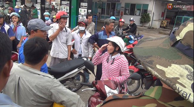 Tên cướp bỏ xe tháo chạy khi bị người phụ nữ truy đuổi ở Sài Gòn - Ảnh 1.