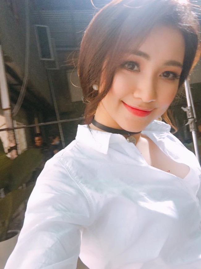 Đ&aacute;p trả tin đồn PTTM, H&ograve;a Minzy tung ảnh chứng minh v&ograve;ng 1 đẹp tự nhi&ecirc;n từ năm 16 - Ảnh 2.