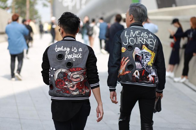 Châu Bùi & Cao Minh Thắng ton-sur-ton, Min diện quần một mất một còn tại Seoul Fashion Week ngày 3 - Ảnh 5. Châu Bùi & Cao Minh Thắng ton-sur-ton, Min diện quần một mất một còn tại Seoul Fashion Week ngày 3 - Ảnh 5.