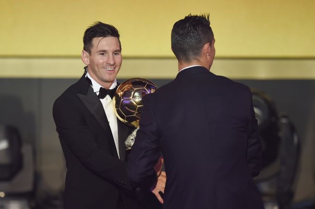 Messi lại thổi lửa vào gáy Ronaldo - Ảnh 1.