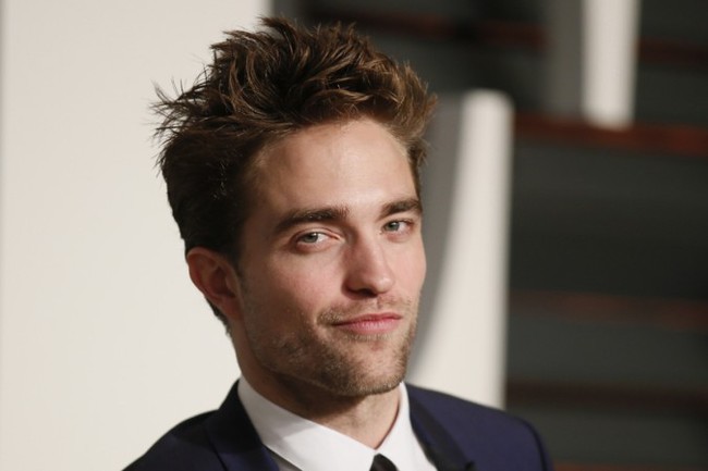 Kristen hẹn hò đồng giới, Robert Pattinson cũng bất ngờ thừa nhận là gay? - Ảnh 2.