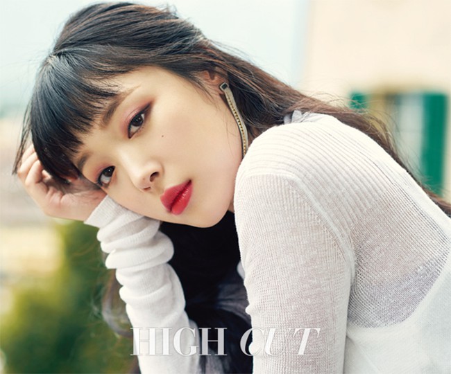 Đẹp h&uacute;t hồn trong bộ ảnh mới nhưng Sulli vẫn nhận gạch đ&aacute; v&igrave; đời tư tai tiếng - Ảnh 1.