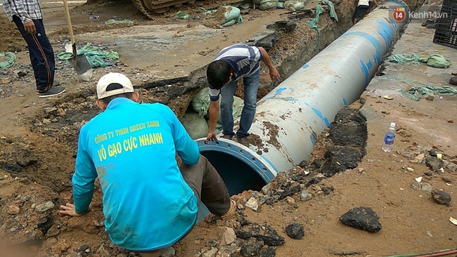 Khu vực Trung tâm Sài Gòn bị cúp nước do vỡ đường ống khi thi công tuyến metro - Ảnh 2.