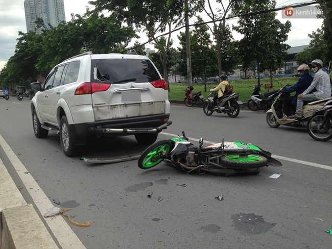 Liên tiếp 2 vụ tai nạn trên xa lộ Hà Nội, 3 người cấp cứu trong tình trạng nguy kịch - Ảnh 3.
