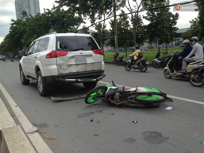 Li&ecirc;n tiếp 2 vụ tai nạn tr&ecirc;n xa lộ H&agrave; Nội, 3 người cấp cứu trong t&igrave;nh trạng nguy kịch - Ảnh 3.