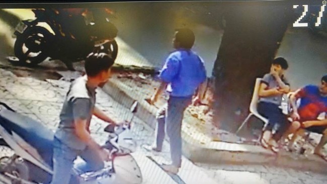Lời khai của t&agrave;i xế xe bu&yacute;t cầm dao đ&acirc;m người ở S&agrave;i G&ograve;n - Ảnh 1.