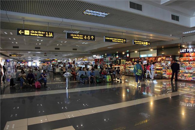 Nam hành khách tố bị nhân viên an ninh sân bay Nội Bài hành hung trong phòng kín - Ảnh 2.