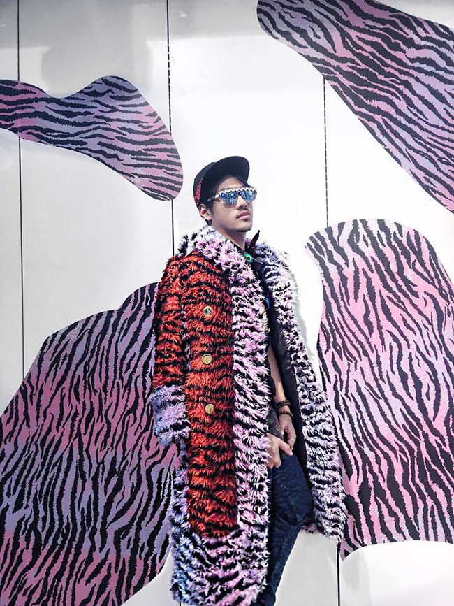 Ảnh Suboi tr&agrave;n ngập Quảng trường Thời đại - New York, d&acirc;n t&igrave;nh bắt đầu xếp h&agrave;ng mua H&M x Kenzo - Ảnh 15.