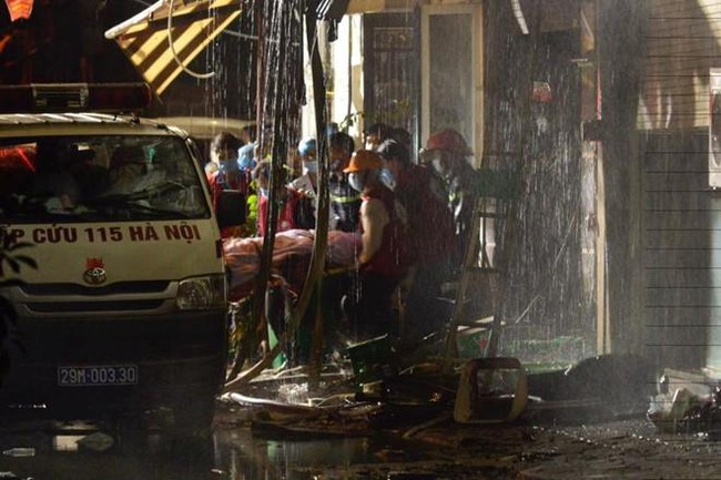 13 người tử vong trong vụ cháy quán karaoke ở Hà Nội - Ảnh 1.