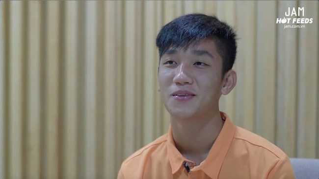 Đội trưởng hot boy U19 Việt Nam phản ứng thế nào khi được Hương Giang Idol tỏ tình? - Ảnh 2.