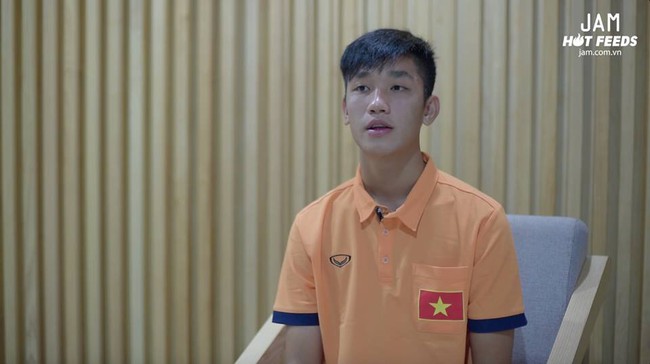 Đội trưởng hot boy U19 Việt Nam phản ứng thế nào khi được Hương Giang Idol tỏ tình? - Ảnh 3.