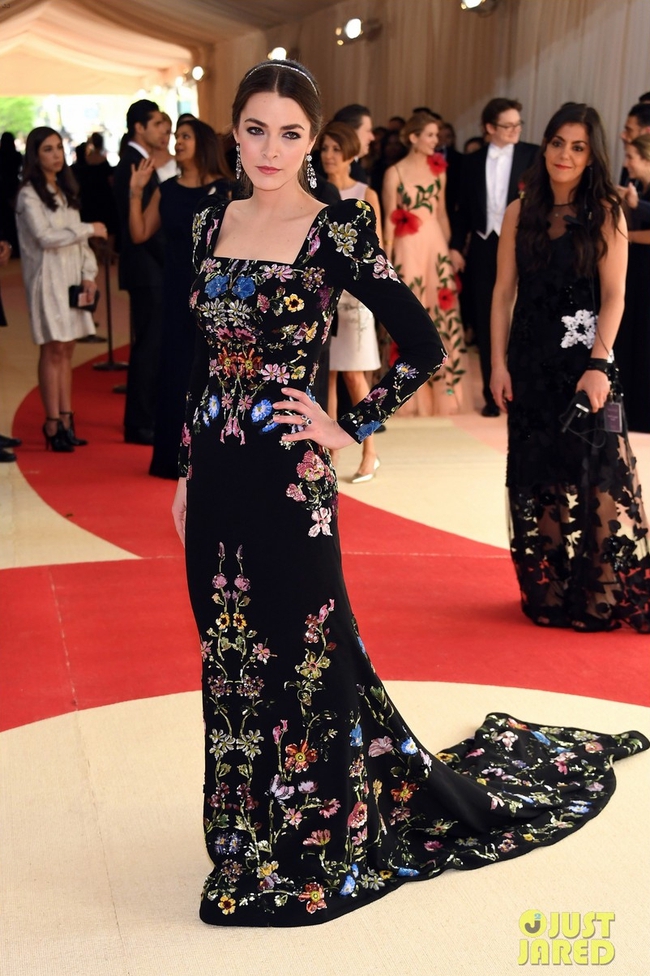 Taylor Swift và Selena Gomez ăn vận trẻ trung, khác biệt với dàn sao lộng lẫy tại Met Gala 2016 - Ảnh 43.