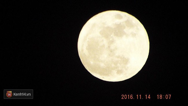 Người d&acirc;n Việt Nam v&agrave; thế giới h&agrave;o hứng khoe ảnh si&ecirc;u trăng đẹp nhất 70 năm qua - Ảnh 12.