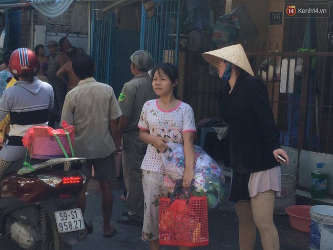 TP. HCM: Ch&aacute;y lớn thi&ecirc;u rụi t&agrave;i sản trong nh&agrave;, b&eacute; g&aacute;i 12 tuổi hoảng loạn, người th&acirc;n &ograve;a kh&oacute;c - Ảnh 1.