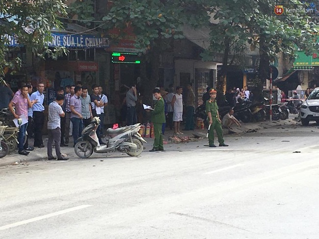 Hà Nội: Nổ bốt điện ở Hà Đông, cụ bà bán nước và người chồng ngồi xe lăn bỏng nặng - Ảnh 7.