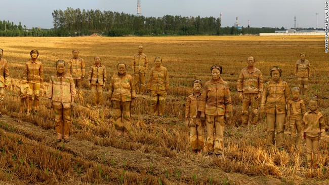 Tinh mắt hết cỡ thì may ra bạn mới nhìn thấy được nhân vật đang nép mình trong bức tranh này - Ảnh 7.