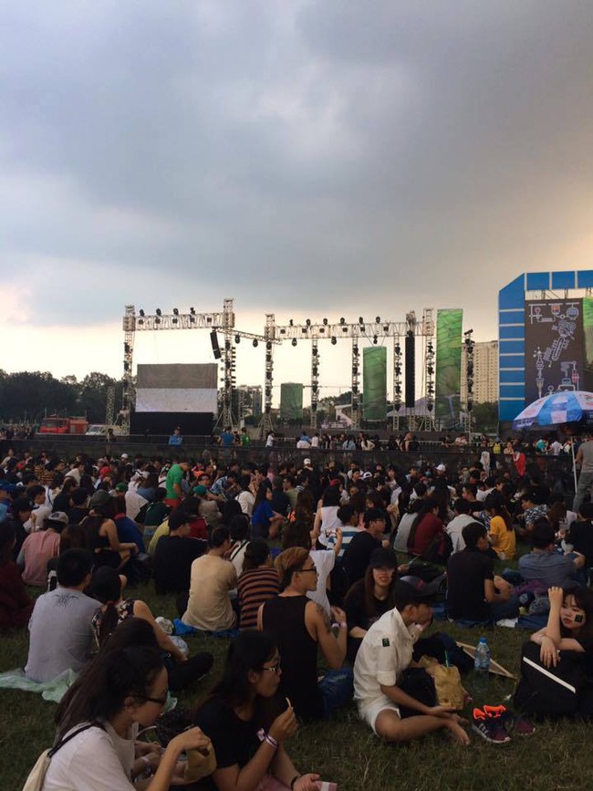 Lễ hội âm nhạc kết hợp dã ngoại của Việt Nam gây thất vọng khi ca sĩ bỏ show, vướng loạt sạn - Ảnh 2.