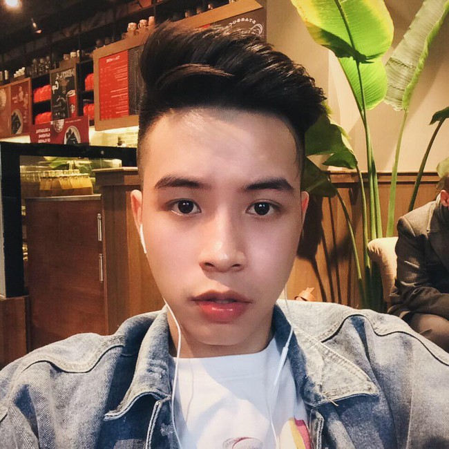 Chiếc nhẫn giấu trong gi&agrave;y v&agrave; m&agrave;n cầu h&ocirc;n l&atilde;ng mạn của cặp đồng t&iacute;nh nam giữa phố đi bộ - Ảnh 4.