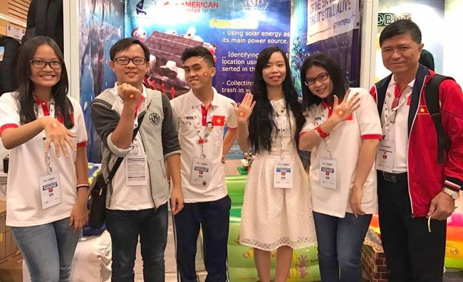 Nhóm 10X Sài Gòn mang robot bạch tuộc 6 tua ra biển lớn - Ảnh 5.