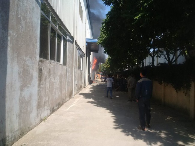 H&agrave; Nội: Đang ch&aacute;y lớn tại khu c&ocirc;ng nghiệp Ngọc Hồi - Ảnh 2.