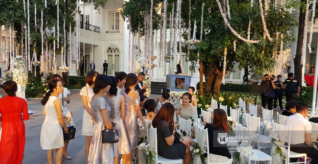 Những h&igrave;nh ảnh đầu ti&ecirc;n trong đ&aacute;m cưới ho&agrave;nh tr&aacute;ng của c&ocirc; g&aacute;i thời tiết Mai Ngọc - Ảnh 7.