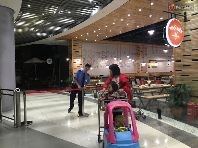 Hà Nội: Sự cố cháy ở khu làng ẩm thực Aeon Mall Long Biên, nhiều gian hàng tạm dừng hoạt động - Ảnh 5.