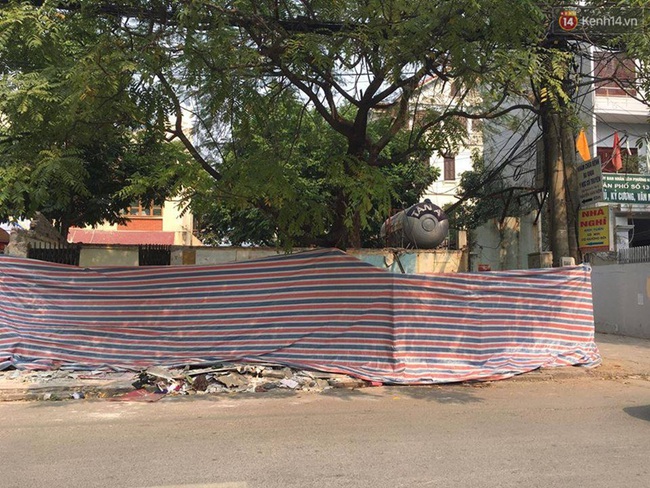 Sập nhà trước cổng trường mầm non ở Hà Nội, 1 người tử vong - Ảnh 2.