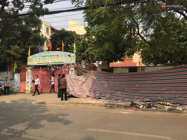 Sập nhà trước cổng trường mầm non ở Hà Nội, 1 người tử vong - Ảnh 1.