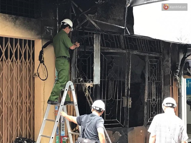 Ch&ugrave;m ảnh: Hiện trường tan hoang sau vụ ch&aacute;y nh&agrave; ở đường L&ecirc; Văn Sỹ khiến gia đ&igrave;nh 6 người thiệt mạng - Ảnh 5.