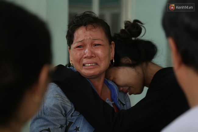 2 cô gái nhảy lầu thoát khỏi đám cháy ở Sài Gòn: Mẹ ơi, chị em con suýt chết rồi - Ảnh 4.