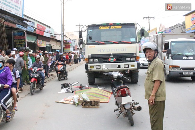 Mẹ g&agrave;o kh&oacute;c thảm thiết b&ecirc;n thi thể con g&aacute;i 13 tuổi bị xe ben c&aacute;n tử vong - Ảnh 2.