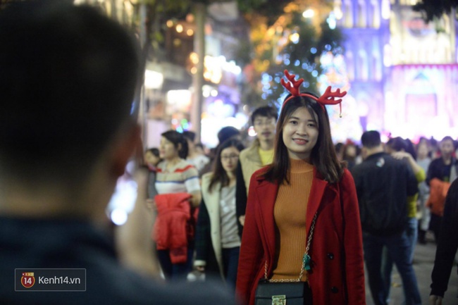 Một đ&ecirc;m Gi&aacute;ng sinh rất vui v&agrave; ấm &aacute;p của giới trẻ H&agrave; Nội! - Ảnh 10.