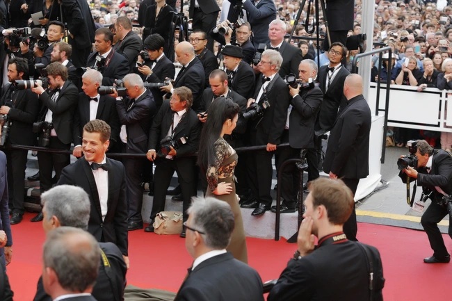 Lý Nhã Kỳ tiếp tục xuất hiện kiêu sa và lộng lẫy trên thảm đỏ Cannes - Ảnh 4.