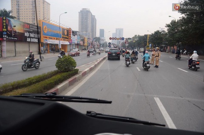 Người H&agrave; Nội h&aacute;o hức trải nghiệm miễn ph&iacute; xe bu&yacute;t nhanh BRT trong ng&agrave;y thử nghiệm - Ảnh 9.