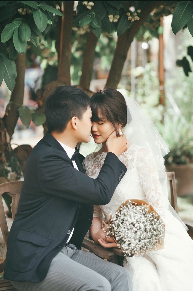 Trọn bộ ảnh cưới giản dị nhưng ngập tràn hạnh phúc của MC Trần Ngọc và 9x xinh đẹp - Ảnh 23.