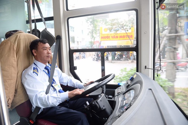 Người Hà Nội háo hức trải nghiệm miễn phí xe buýt nhanh BRT trong ngày thử nghiệm - Ảnh 3.