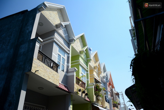 Những khu phố đồng phục thú vị ở Sài Gòn với dãy nhà giống hệt nhau - Ảnh 14.