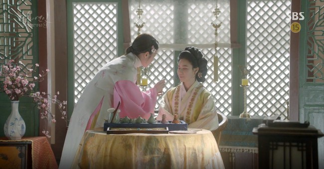 Moon Lovers: Đánh nhau chán chê, hoàng tử Baekhyun lại đột nhiên phải lòng IU - Ảnh 13.