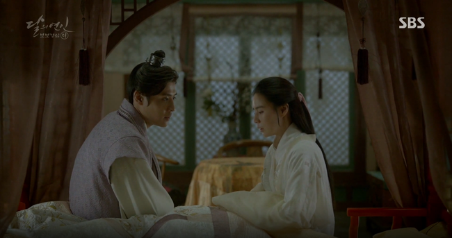 Moon Lovers: Tứ hoàng tử Lee Jun Ki thêm một lần xuất hiện kịp thời giải cứu IU - Ảnh 22.