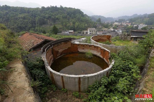 Khung cảnh hoang tàn ở ngôi làng ung thư nổi tiếng Trung Quốc khiến nhiều người không khỏi rùng mình - Ảnh 21.