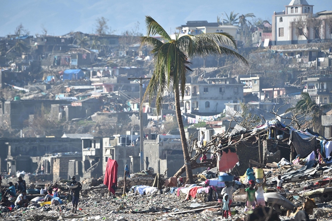 1 thảm họa, 2 thế giới: Cảnh tượng khác biệt giữa Mỹ và Haiti sau cơn bão mặt quỷ Matthew - Ảnh 16.