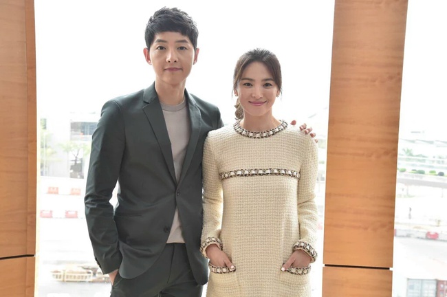 10 điểm trùng hợp đến vi diệu của cặp đôi Song Hye Kyo - Song Joong Ki - Ảnh 1.