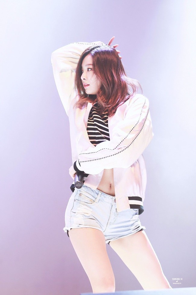 Seulgi (Red Velvet) sexy bí thở trong fancam mặc crop top biểu diễn - Ảnh 11.