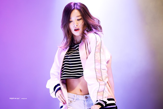 Seulgi (Red Velvet) sexy bí thở trong fancam mặc crop top biểu diễn - Ảnh 10.
