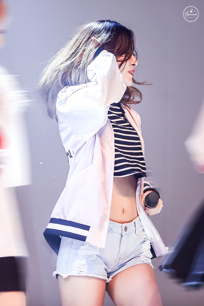 Seulgi (Red Velvet) sexy bí thở trong fancam mặc crop top biểu diễn - Ảnh 12.