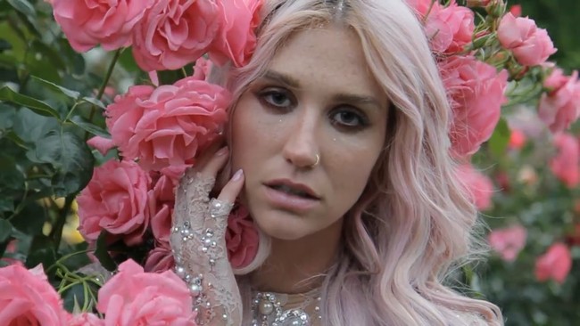 Kesha nhá hàng MV mới hợp tác cùng Zedd, lần đầu trở lại sau vụ kiện với Dr. Luke - Ảnh 1.
