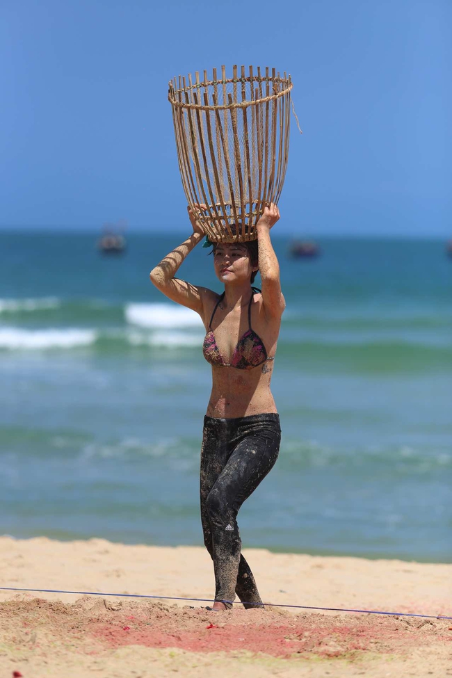 Hương Giang Idol, Pha Lê đọ dáng bốc lửa với bikini - Ảnh 9.