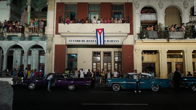 Chanel biến đường phố Cuba thành runway, ai muốn xem miễn phí thì cứ tự nhiên - Ảnh 15.