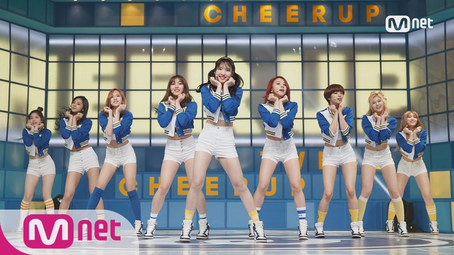 TWICE vượt mặt anh em nhà YG đứng đầu BXH giữa tháng 5 - Ảnh 1.