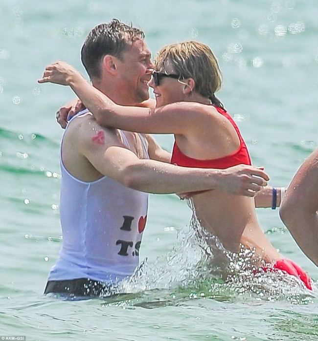 Thuyết &acirc;m mưu: Tom Hiddleston thực chất đang... diễn cho MV mới của Taylor Swift - Ảnh 2.